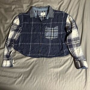 American Eagle Outfitters Cropped Blue and Gray Plaid Shirt Size M